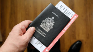 Do Canadian expats have to pay income tax?