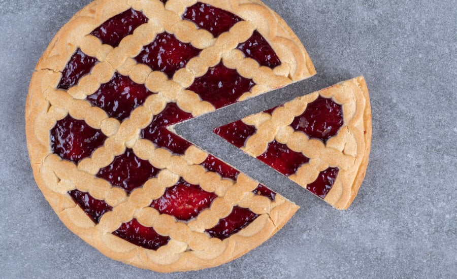 A cherry pie with one slice to demonstrate the U.S. larger piece of the GDP pie.